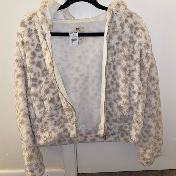 RSQ Jackets & Blazers - RSQ cheetah Sherpa cropped zip up jacket.